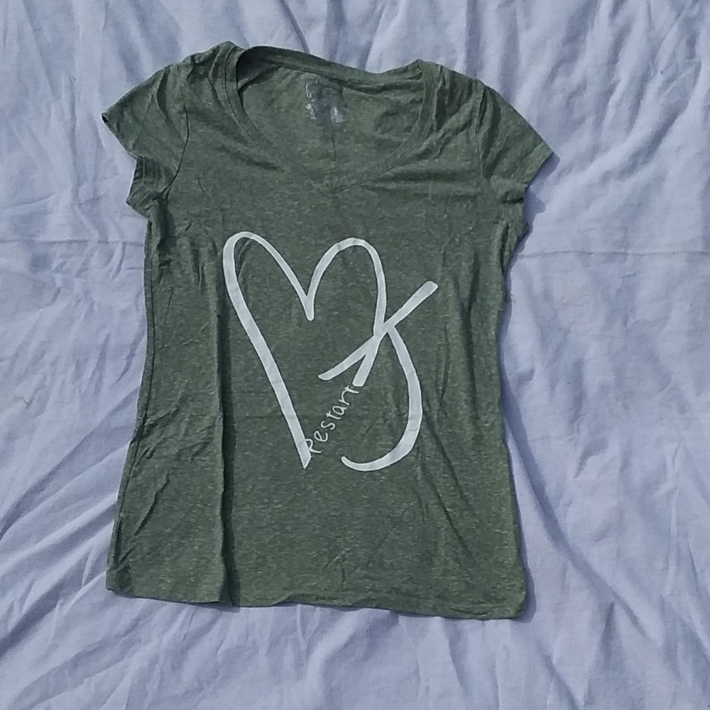 green NO BOUNDARIES short sleeve vneck top